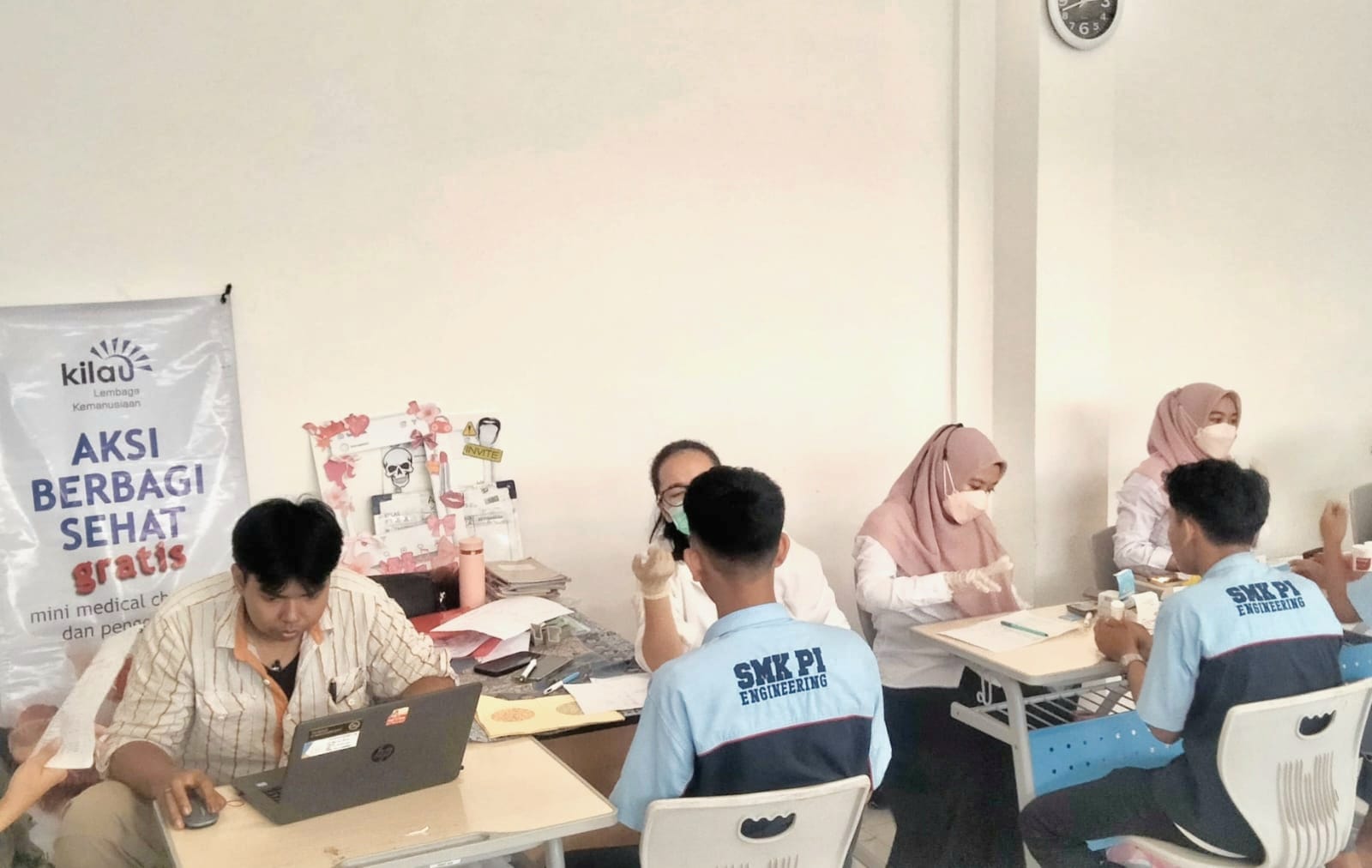 Cek Kesehatan Gratis di SMK Prakarya Internasional Bandung